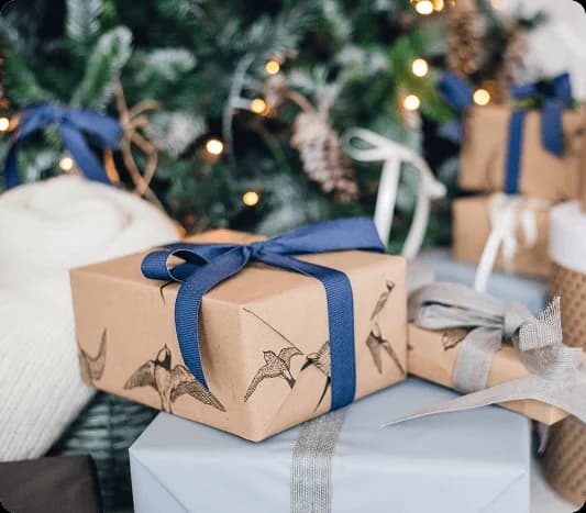 christmas-gift-or-present-box-wrapped-in-kraft
